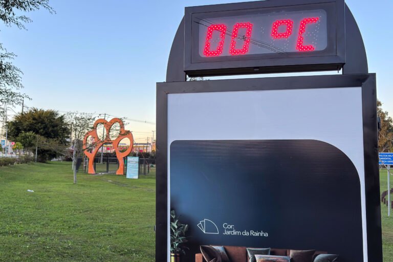 São José dos Pinhais, 24 de junho de 2025 - Frio de zero grau, sensação de -5 no Parque São José, Região Metropolitana de Curitiba. Foto: Roberto Dziura Jr/AEN