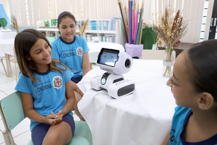 controles-entrada-catracas-na-Escola-Roberto-Panico-Emerson-Dias-4-750x500-1