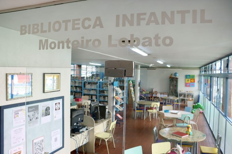 Biblioteca-Infantil-neutra-Emerson-Dias_NCom-750x500-1
